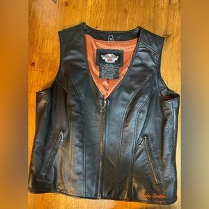 ** Price drop** Women’s Harley Davidson 🧡🖤 leather vest - size XL